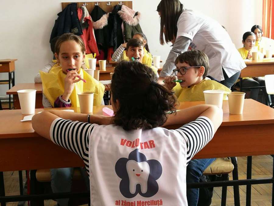 Elevii din comuna Necșești din Teleorman beneficiază pentru prima dată de acces la tratament într-un cabinet stomatologic școlar