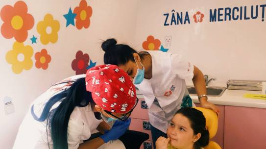 Zâna Merciluță, primul cabinet stomatologic mobil care oferă servicii gratuite pentru copiii cu afecțiuni oncologice și cei din zonele rurale