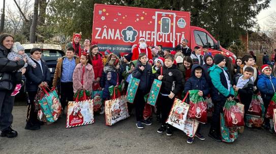 Asociația Merci Charity Boutique aduce bucurie de Crăciun pentru 62 de copii din Mehedința și Rahova